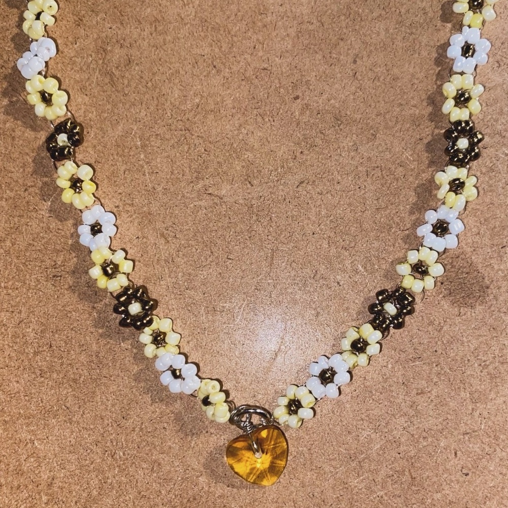 Daisy gold heart necklace!